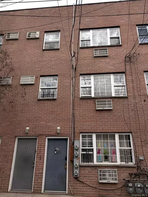 789 Jennings St, New York City, NY 10459