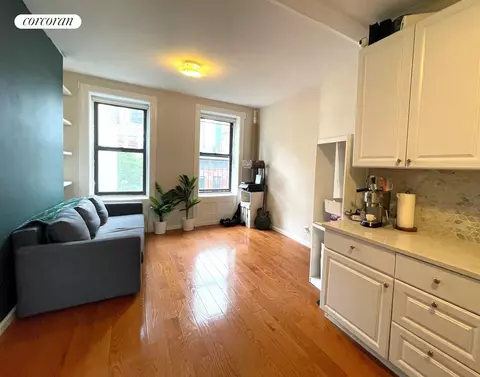 349 W 44th St #5FE, New York, NY 10036