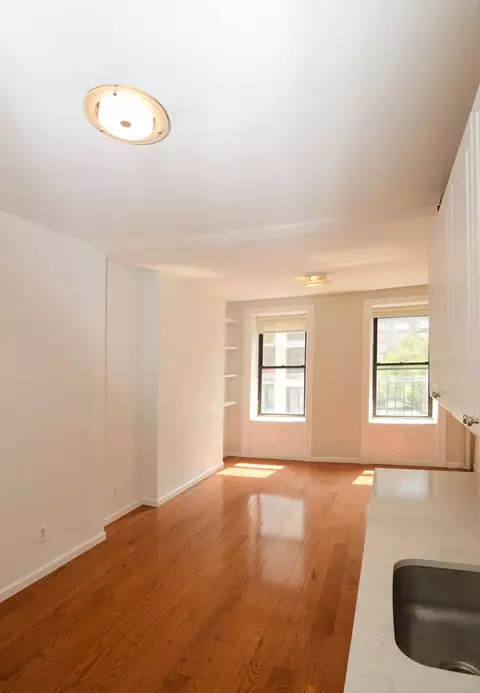 349 W 44th St #5FE, New York, NY 10036
