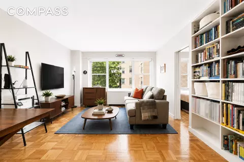 20 E 9th St #4T, New York, NY 10003