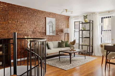 170 Norfolk St #2, New York, NY 10009