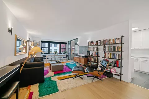 196 E 75th St #3F, New York, NY 10021