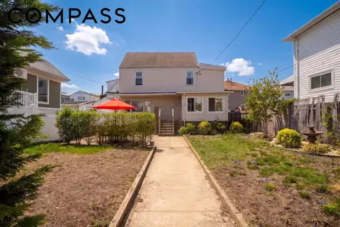 3-33 Beach 88th St, Rockaway Beach, NY 11693