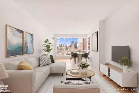 350 W 42nd St #26D, New York, NY 10036