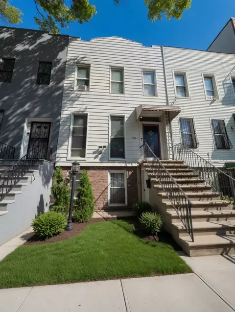 561 Lafayette Ave, Brooklyn, NY 11205
