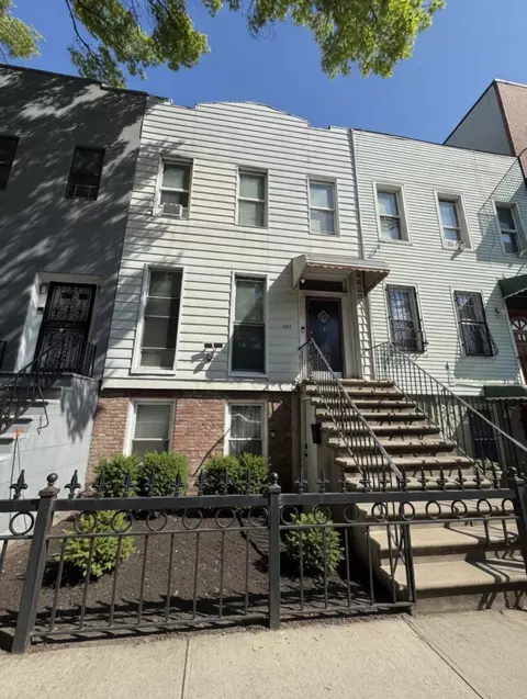561 Lafayette Ave, Brooklyn, NY 11205