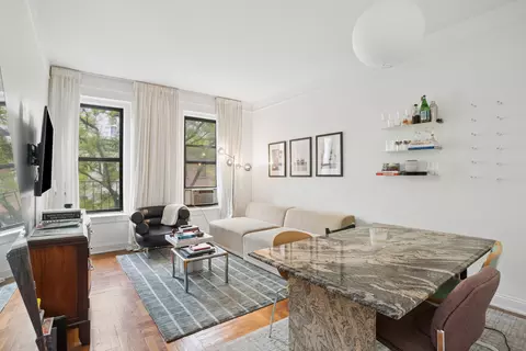 317 E 18th St #4A, New York, NY 10003