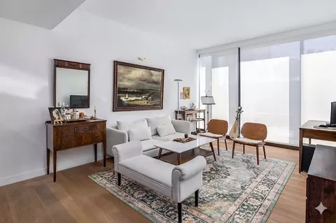 21-30 44th Dr #3-M, New York City, NY 11101