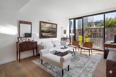 21-30 44th Dr #3-M, New York City, NY 11101