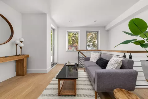 93 Waverly Ave #1R, Brooklyn, NY 11205