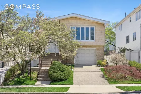 29 Athena Pl, Staten Island, NY 10314
