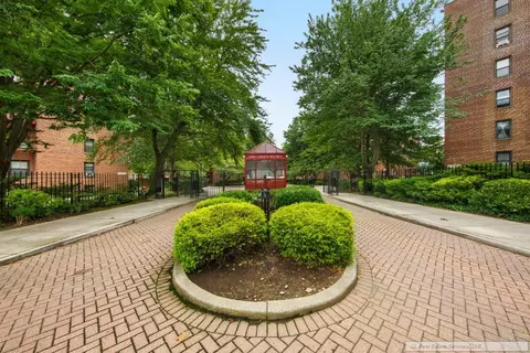 150-40 71st Ave #2G, New York City, NY 11367