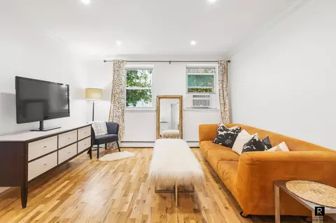 319 E 105th St #2-D, New York, NY 10029