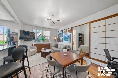 2 Grove St #5E, New York, NY 10014