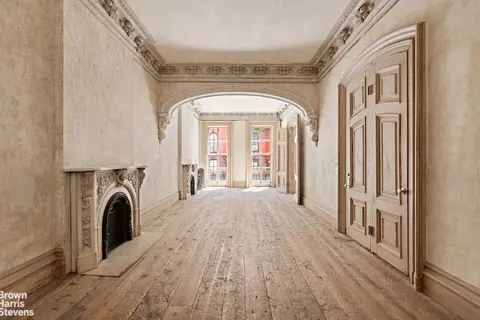 117 E 10th St #2, New York, NY 10003