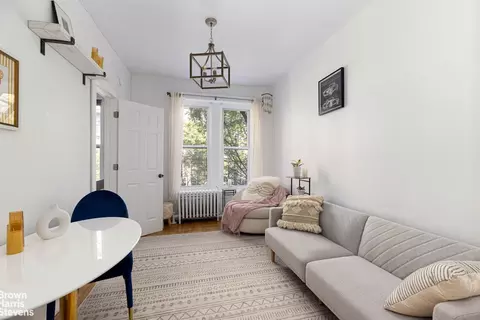 177 Thompson St #13, New York, NY 10012