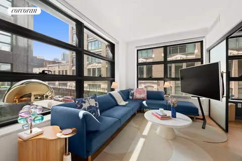 547 W 47th St #309, New York, NY 10036