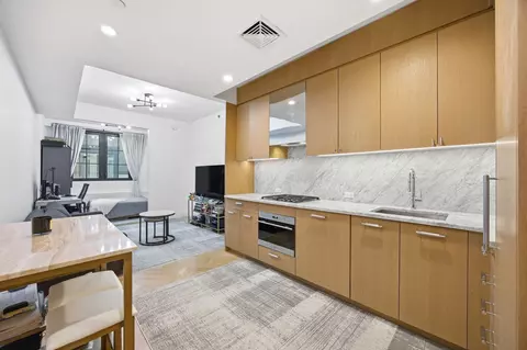300 W 122nd St #5R, New York, NY 10027