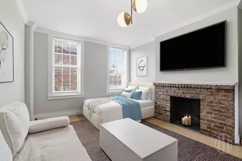 354 W 12th St #4D, New York, NY 10014
