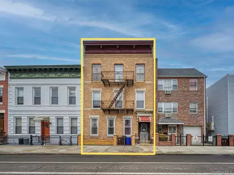 31-72 44th St, New York City, NY 11103