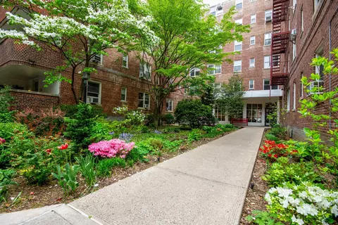 Exterior - 915 E 17th St #207, Brooklyn, NY 11230 photo 1 of 1