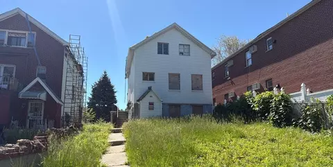 90 Jackie Robinson Pkwy, Brooklyn, NY 11207