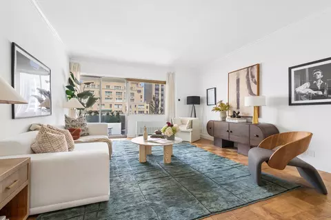 58 W 58th St #15C, New York, NY 10019