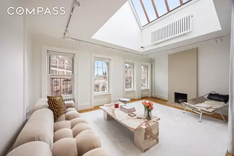 104 Bedford St #PHE, New York, NY 10014