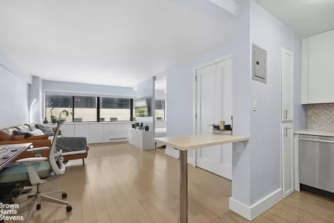 310 W 56th St #9E, New York, NY 10019