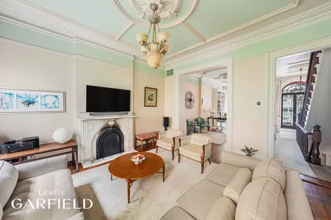512 E 87th St, New York, NY 10128