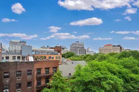 210 E 15th St #8P, New York, NY 10003