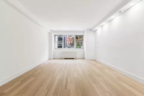 321 E 48th St #2D, New York, NY 10017