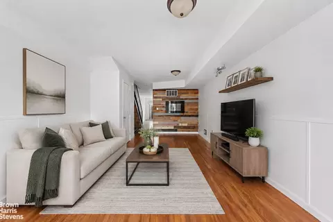 17 Tessa Ct, Staten Island, NY 10304