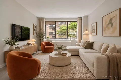 343 E 74th St #4H, New York, NY 10021
