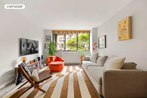343 E 74th St #4H, New York, NY 10021