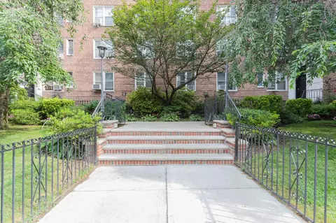 88-01 35th Ave #6-D, New York City, NY 11372