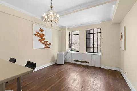 320 E 42nd St #408, New York, NY 10017