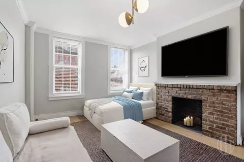 354 W 12th St #4D, New York, NY 10014