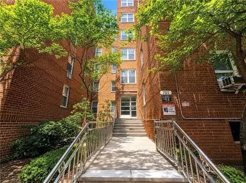 701 Gerald Ct #2E, Brooklyn, NY 11235