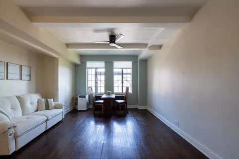 320 E 42nd St #2403, New York, NY 10017