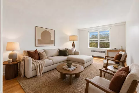2080 Barnes Ave #3B, New York City, NY 10462