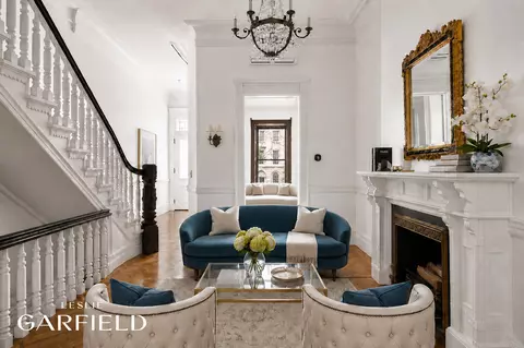 38 E 70th St, New York, NY 10021