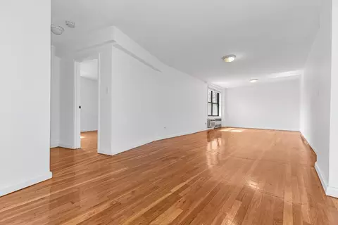 63-95 Austin St #2G, Rego Park, NY 11374