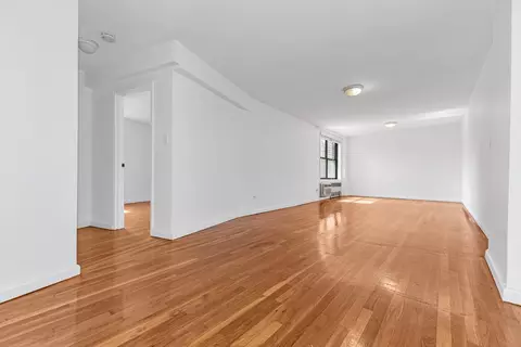 63-95 Austin St #2G, Rego Park, NY 11374