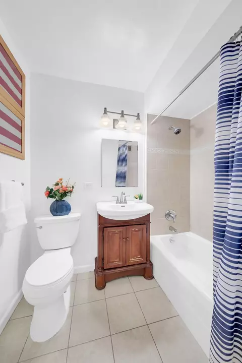 159 W 53rd St #37C, New York, NY 10019