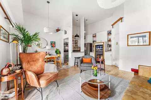 327 4th St #2F, Brooklyn, NY 11215