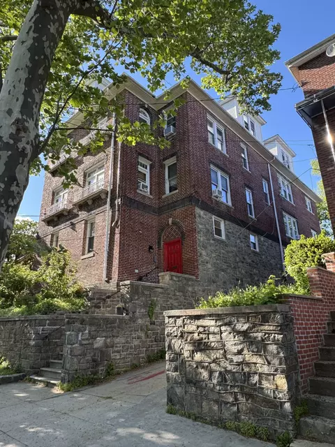 363 W 261st St #4, New York City, NY 10471