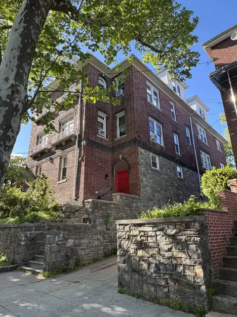 363 W 261st St, New York City, NY 10471