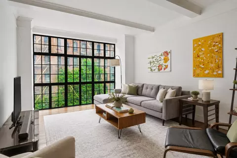 230 E 50th St #4C, New York, NY 10022