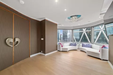 301 W 57th St #39-E, New York, NY 10019